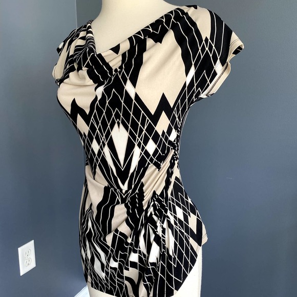 New York & Co tan/black asymmetrical tee - Picture 3 of 7